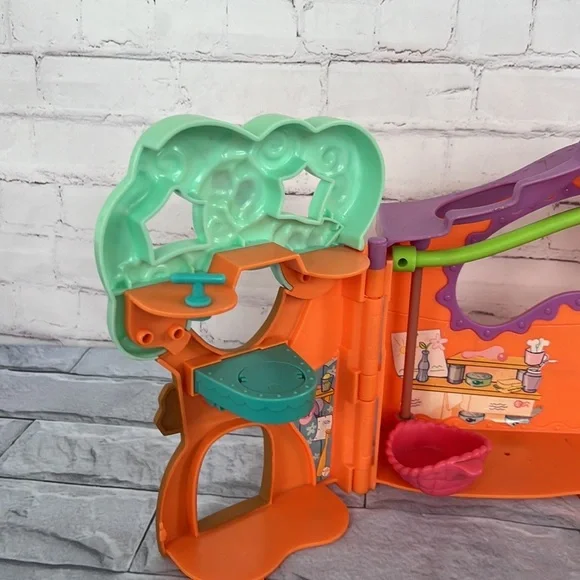 Littlest Pet shop play house - Picture 6 of 11
